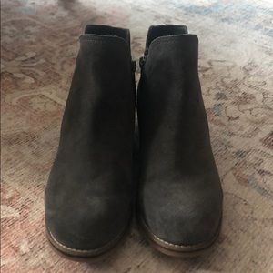 Blondo Chelsea Boots in Gray